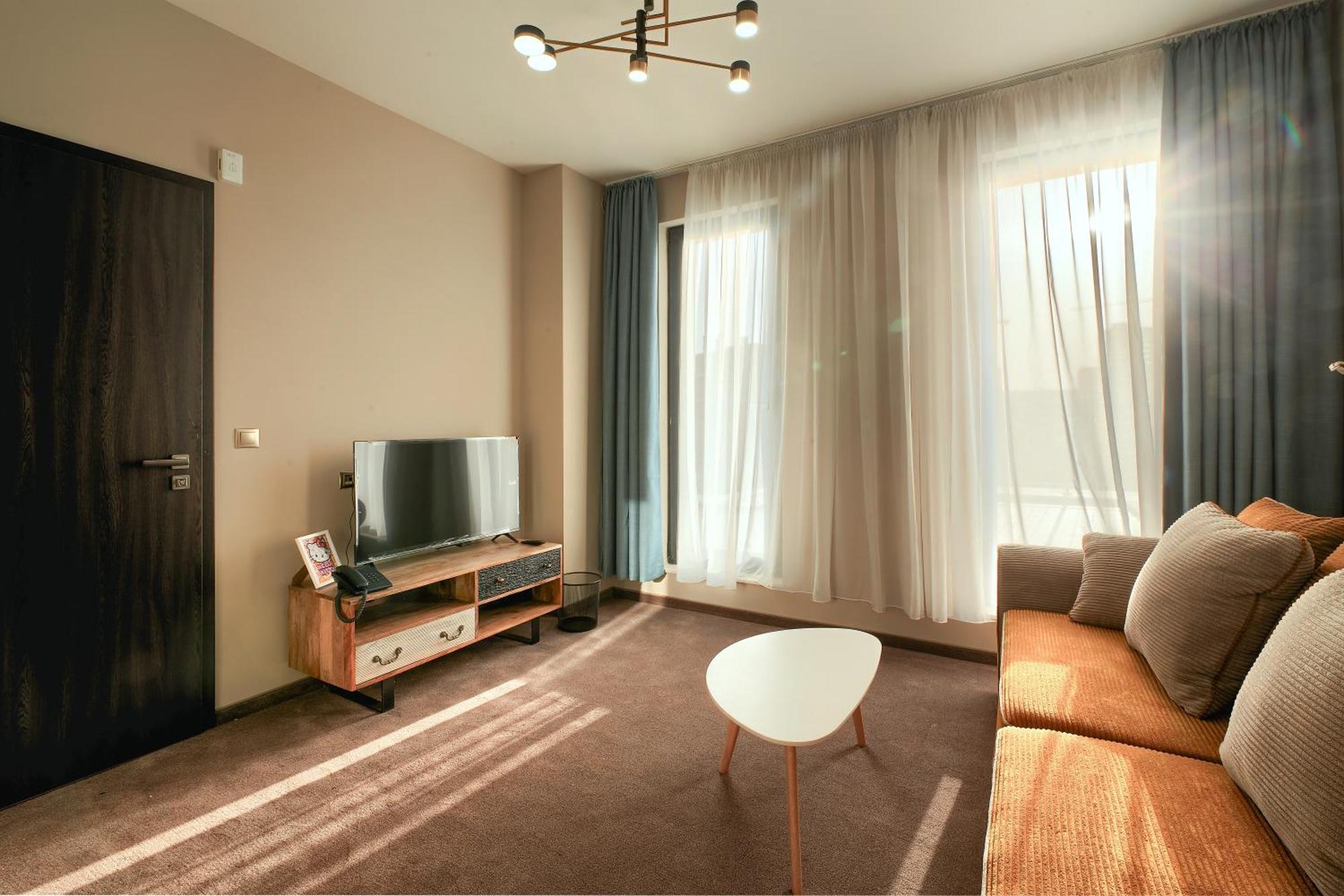 Aurora 3*