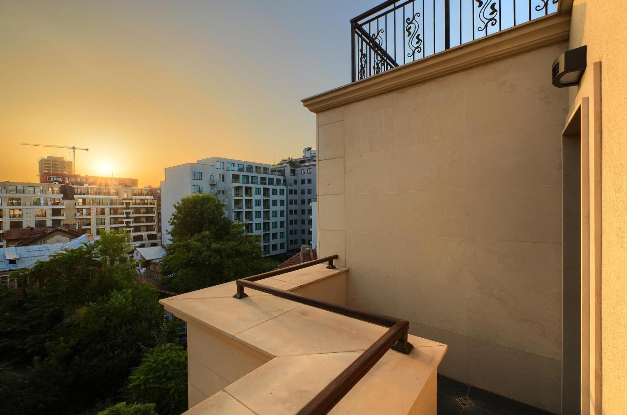 Aurora Hotel 3*