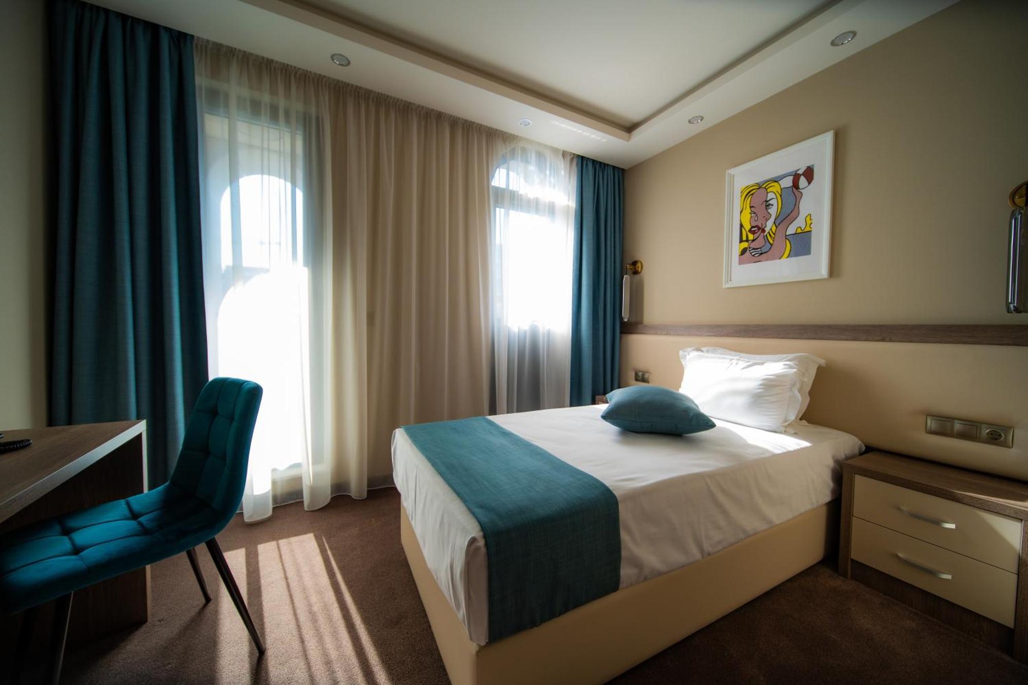 Aurora Hotel