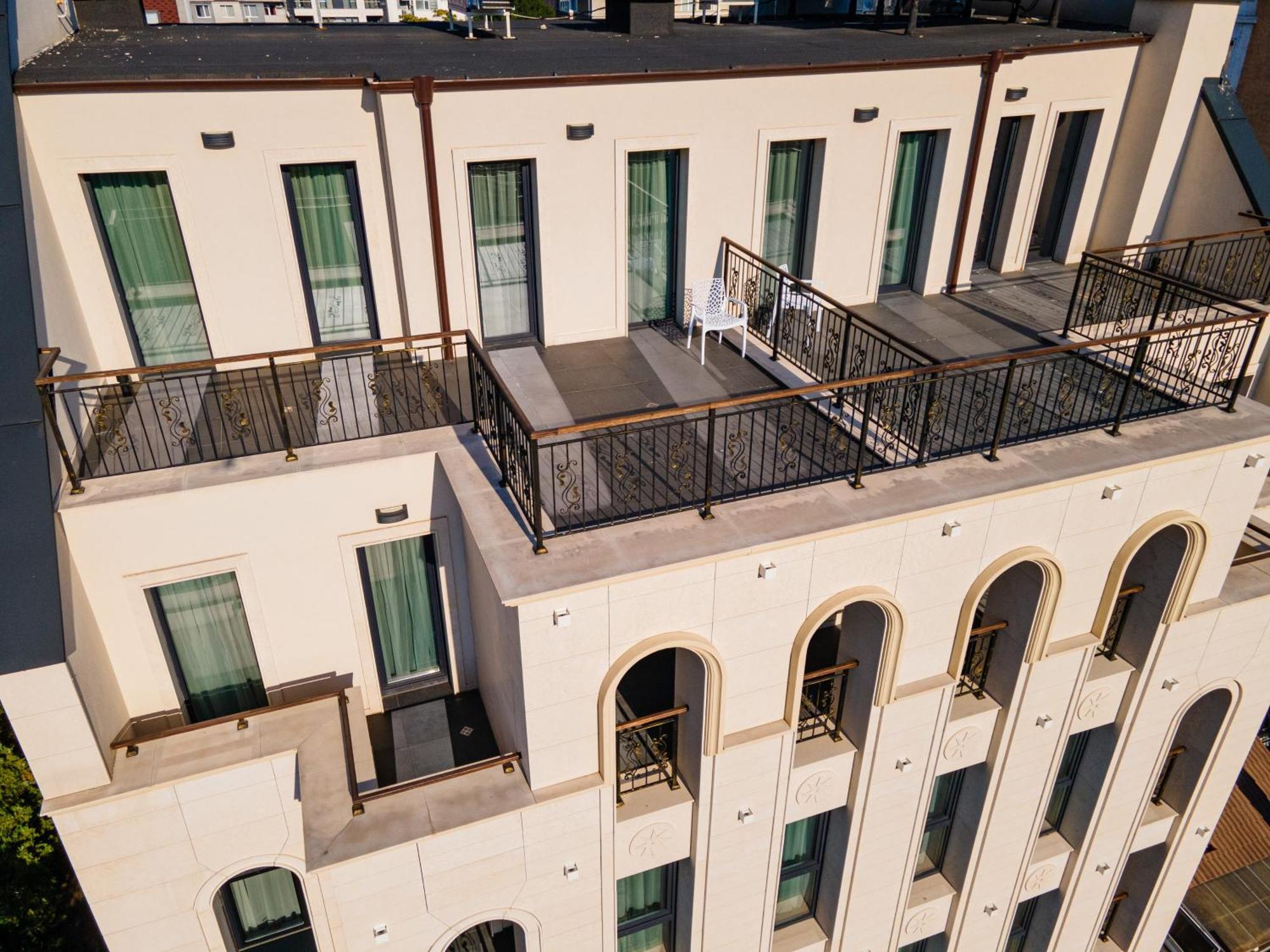 Aurora Hotel 3*